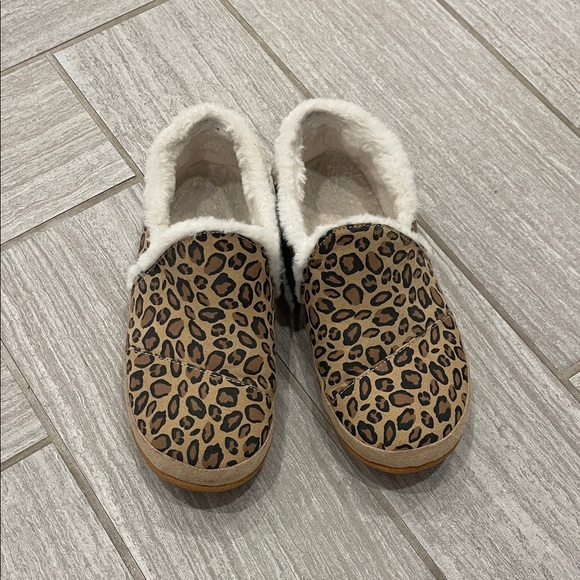 Toms Shoes - Toms Leopard Print Faux Fur Lined Slip-On Slippers
